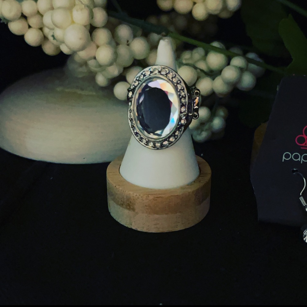 Paparazzi White Rhinestone Set 😍 - Picture 4 of 6